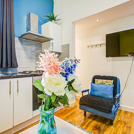 Studio With A Large Toilet And A Separate Room Budget Price Central Londres Exterior foto